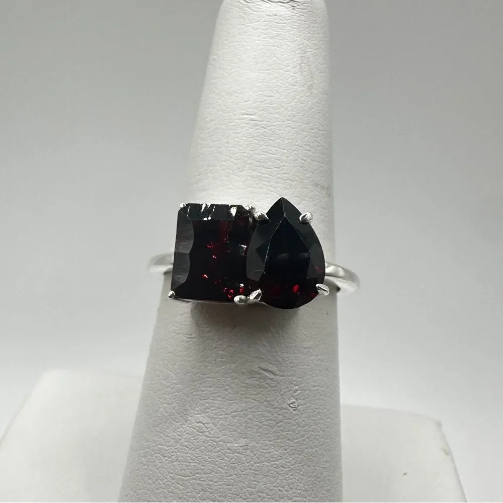 NWOT double faceted, emerald and pear cut garnet ring‎ in sterling silver!